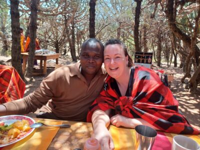 Saskia en gids Josephat