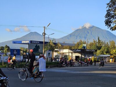 Rwanda musanze met de vulkanen op de achtergrond