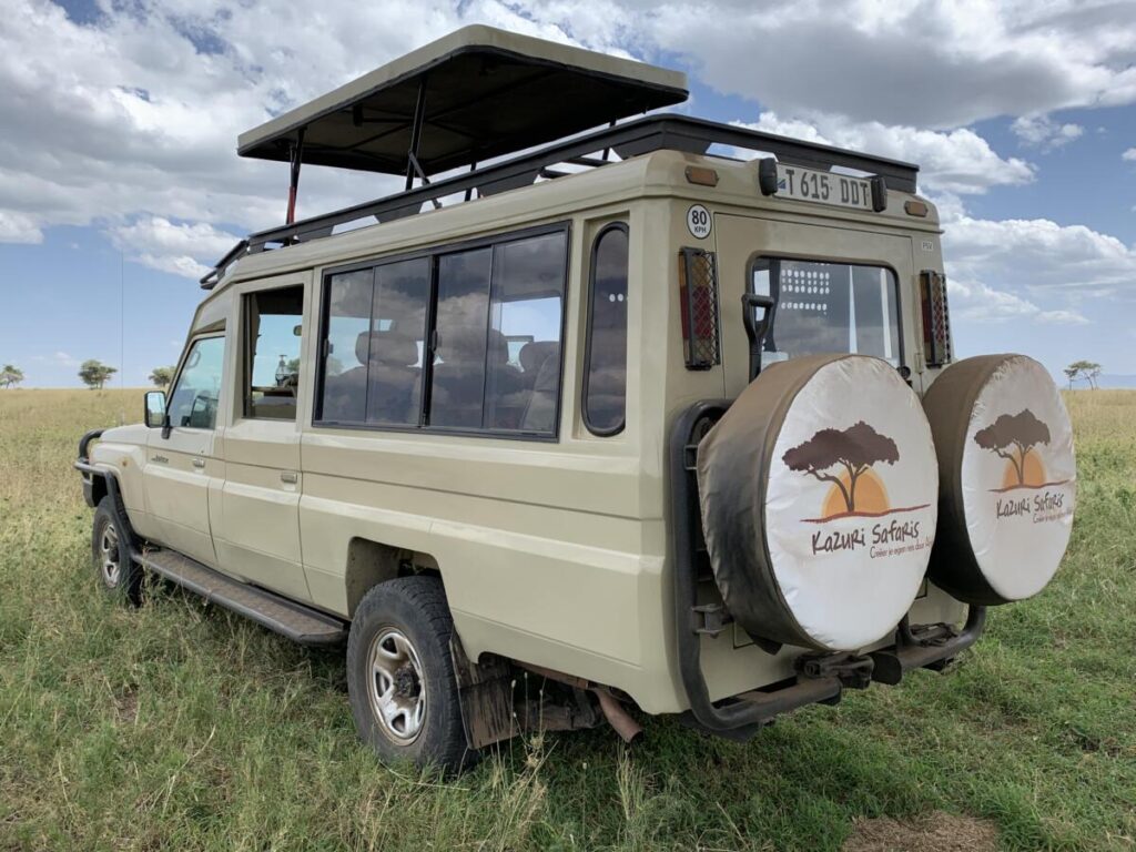 Kazuri Safaris - safari landcruiser