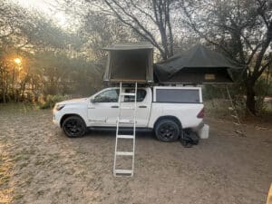 Toyota double cab met tenten op dak